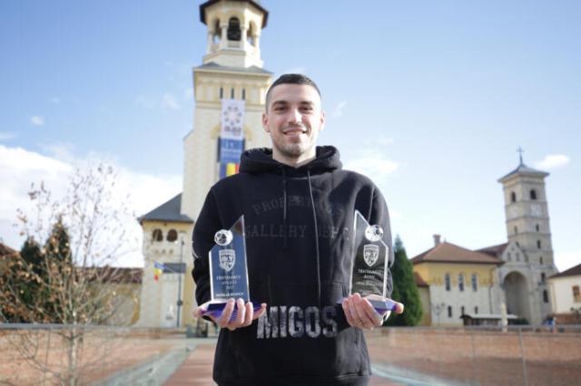 斯坦丘回国接受采访：远离家人让2022年十分艰难