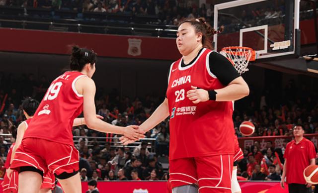 中国女篮大胜捷克34分:刘禹彤再爆发,韩旭亮相